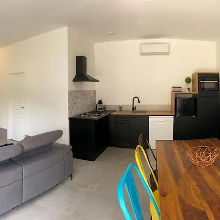 Logis Dans Ancien Relais De Poste Apartment Saint Julien Les Rosiers