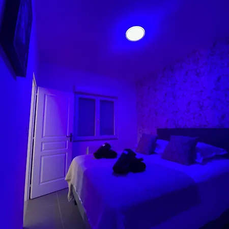 Apartment Logis Dans Ancien Relais De Poste Saint Julien Les Rosiers